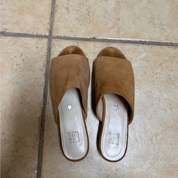 Pedder Red Tan Suede sandals - Picture 1 of 3
